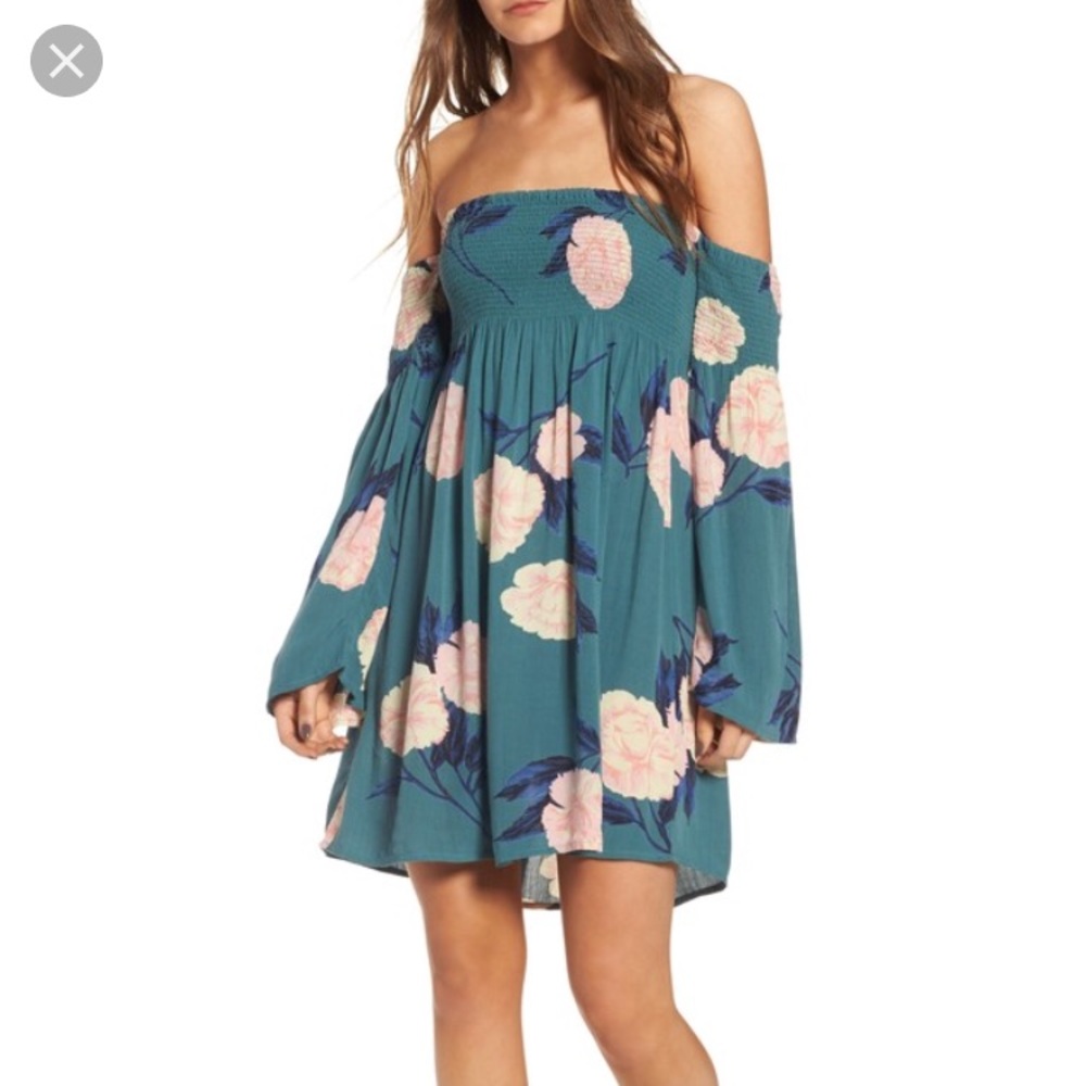 Billabong off the should dress